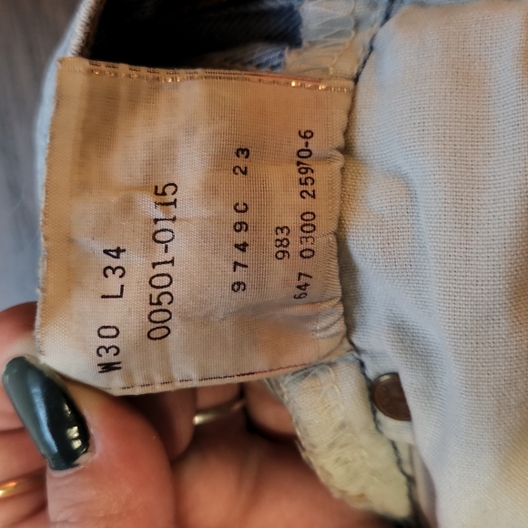 Vintage Distressed Levi's Shorts - Picture 5 of 5